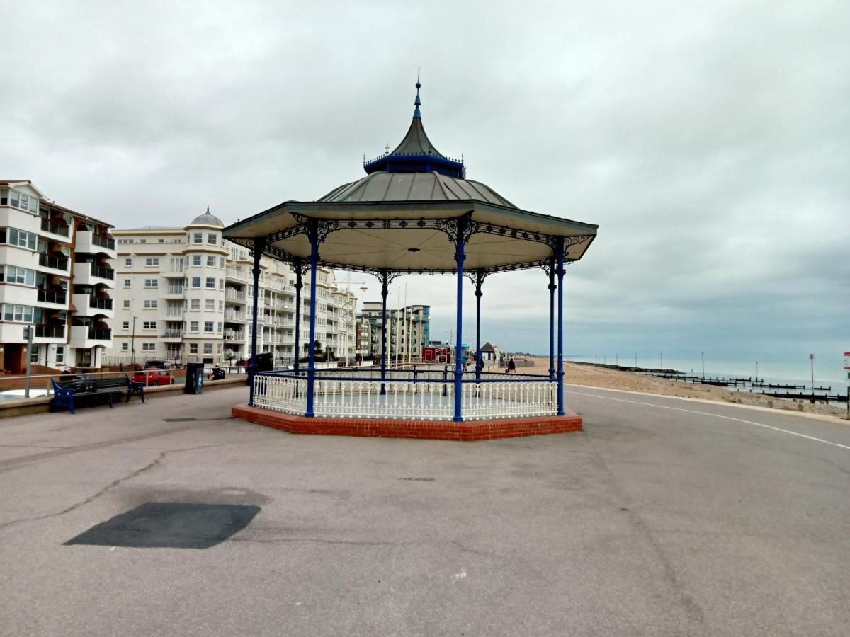 Glorious Duplex Holiday Apartment By The Sea Bognor Regis Kültér fotó
